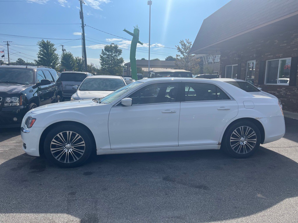 2012 Chrysler 300 Image 10