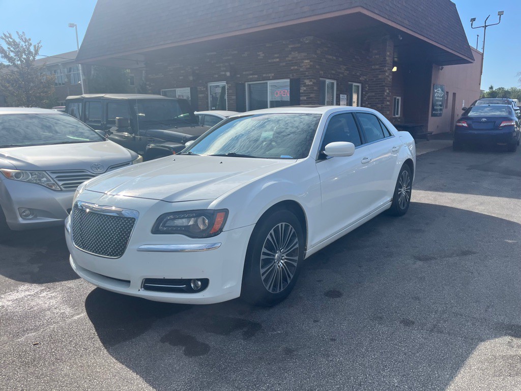 2012 Chrysler 300 Image 11