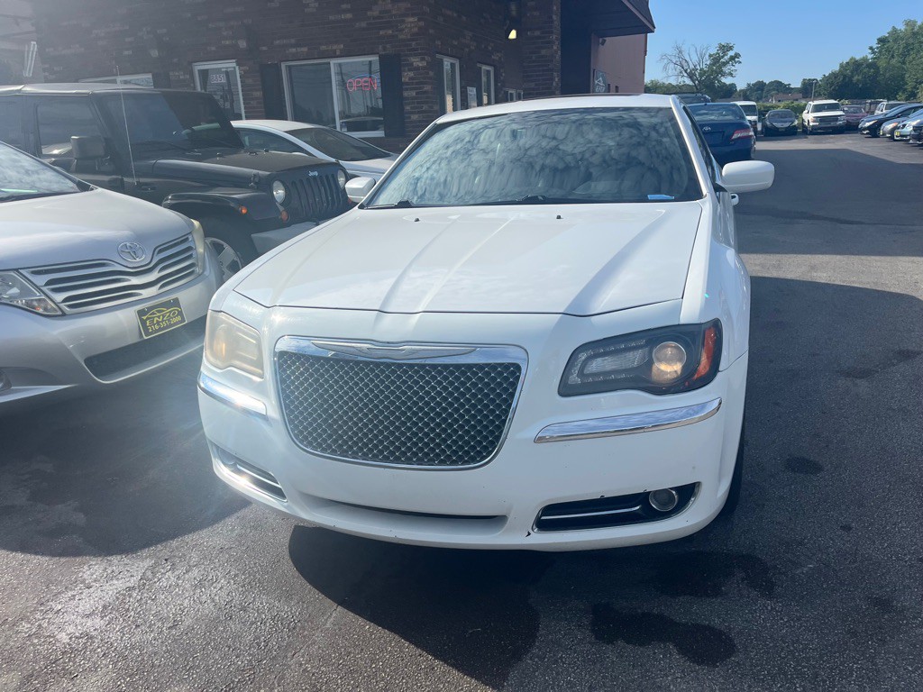 2012 Chrysler 300 Image 12