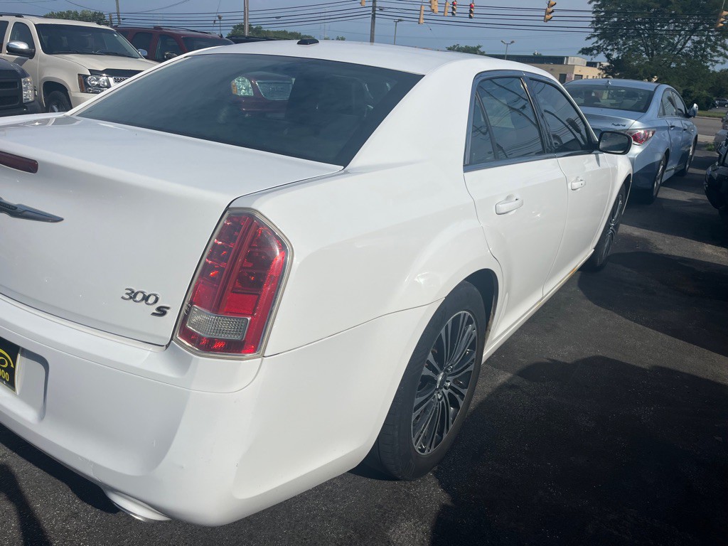 2012 Chrysler 300 Image 14