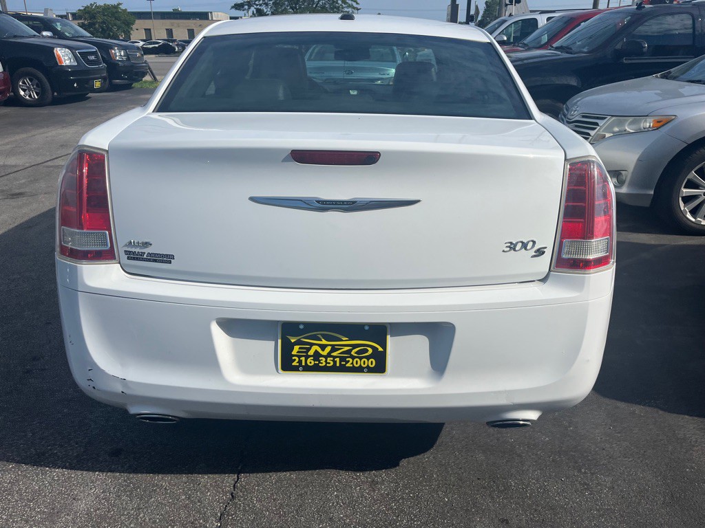 2012 Chrysler 300 Image 15