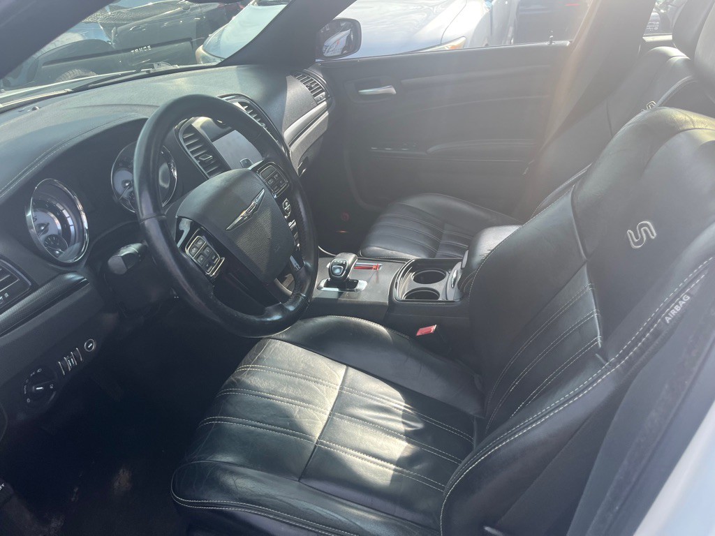 2012 Chrysler 300 Image 18
