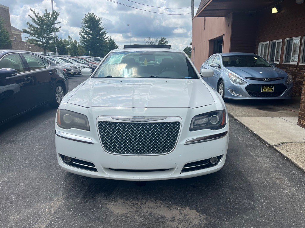 2012 Chrysler 300 Image 2