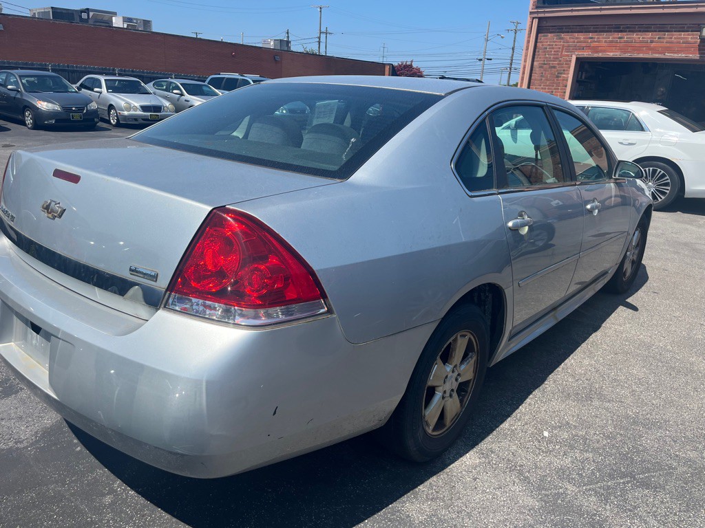 2011 Chevrolet Impala Image 3