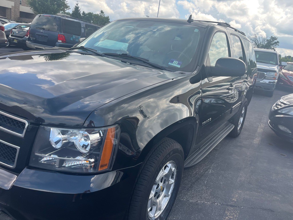 2011 Chevrolet Tahoe Image 2