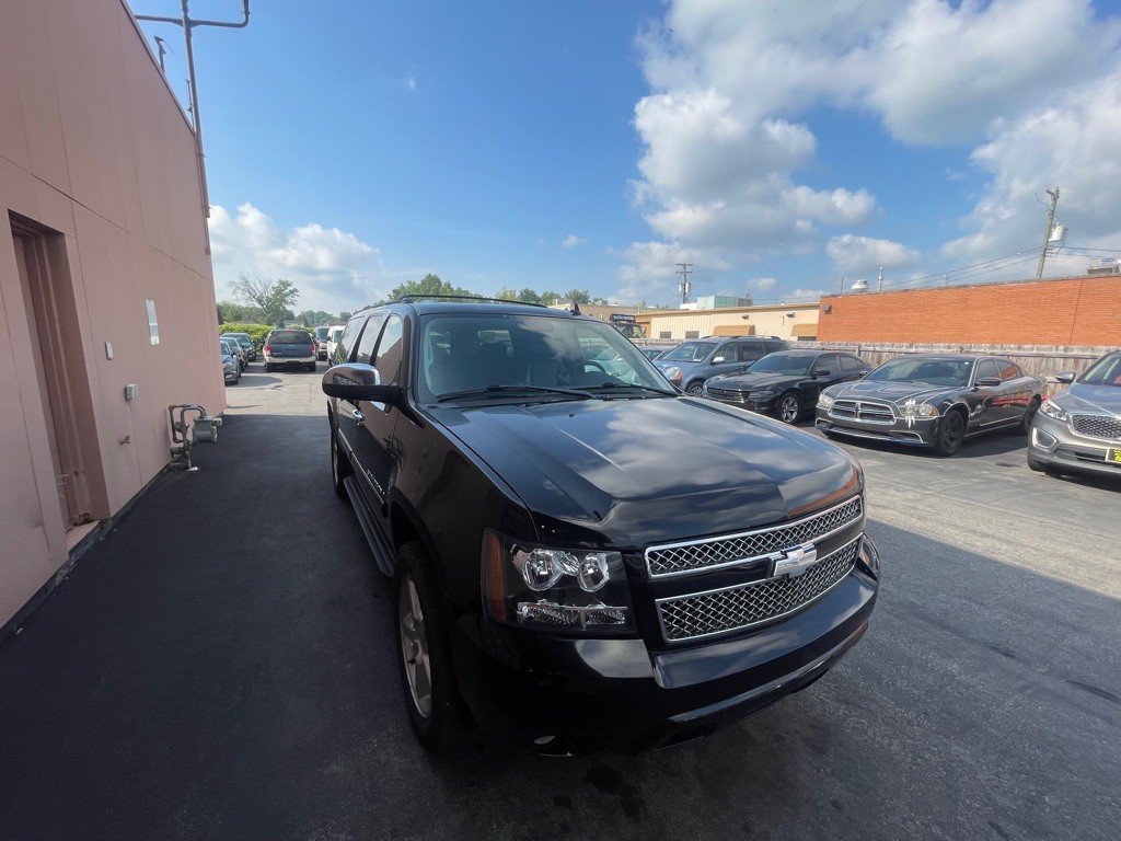 2008 Chevrolet Suburban Image 3