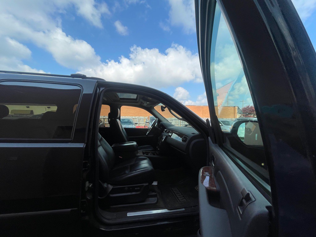 2008 Chevrolet Suburban Image 5