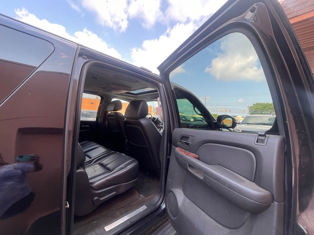 2008 Chevrolet Suburban Image 6