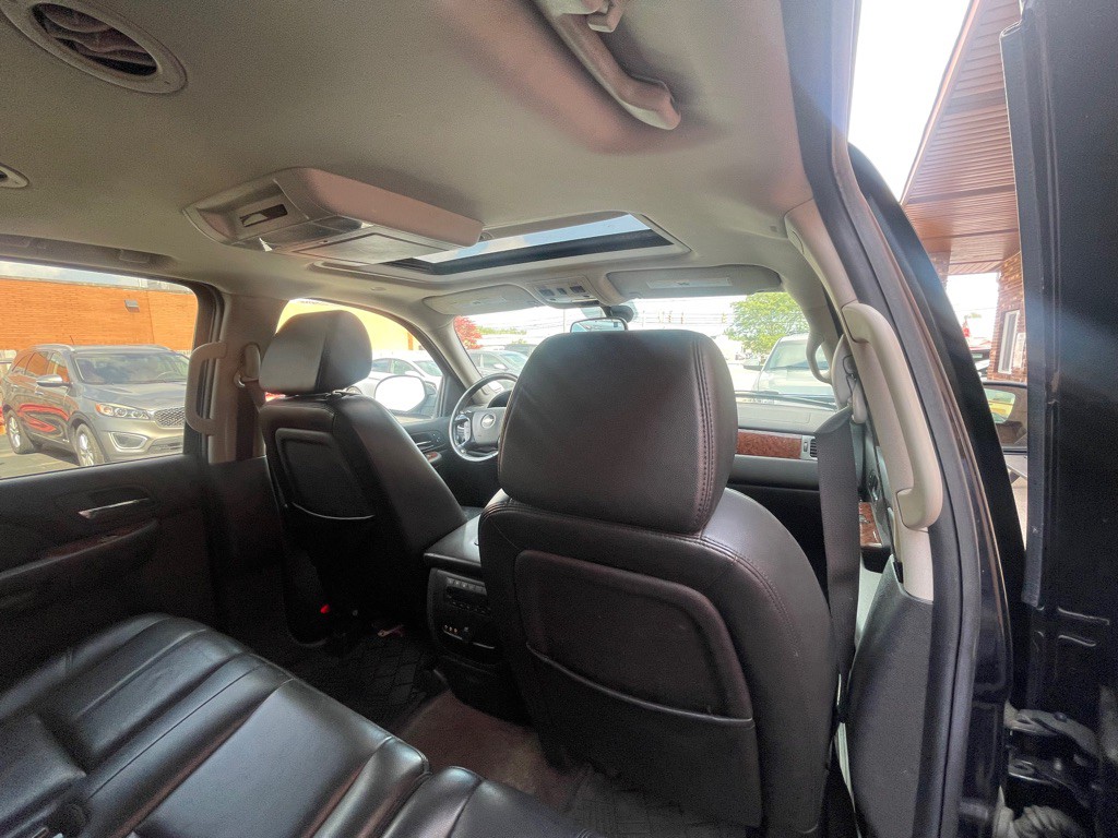 2008 Chevrolet Suburban Image 7