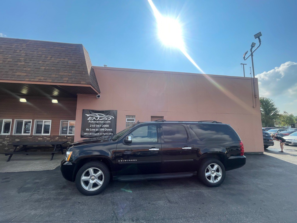 2008 Chevrolet Suburban Image 2