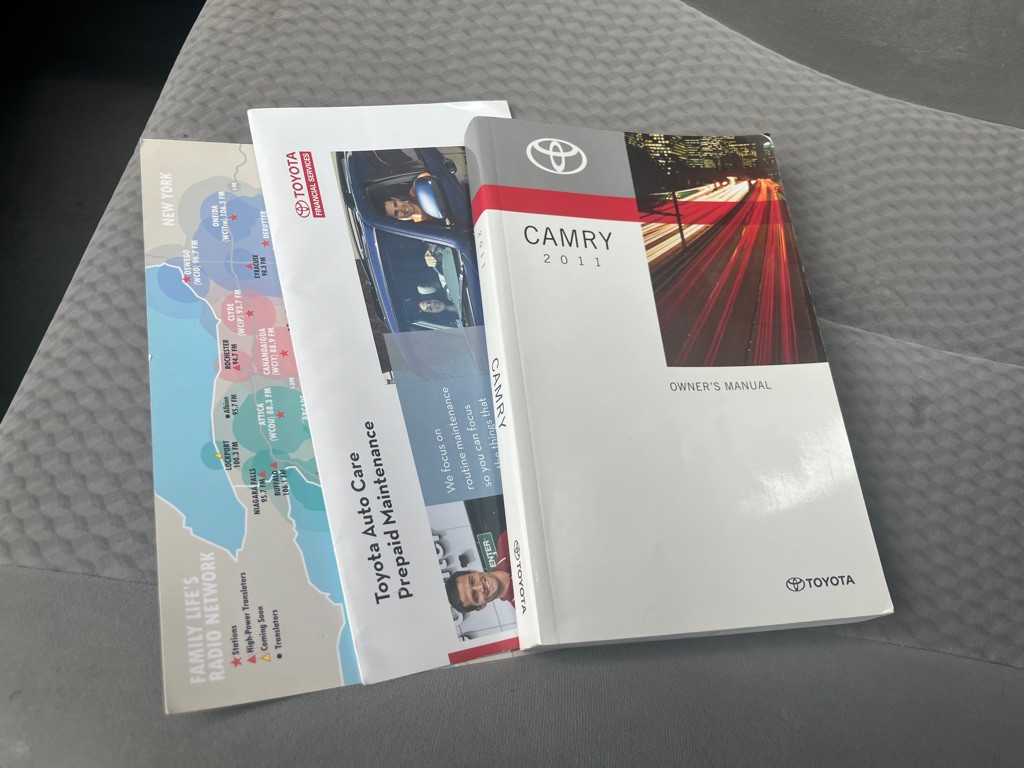 2011 Toyota Camry Image 10