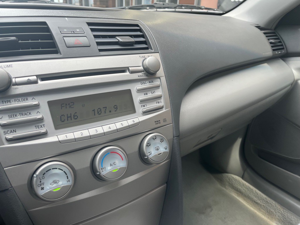 2011 Toyota Camry Image 12