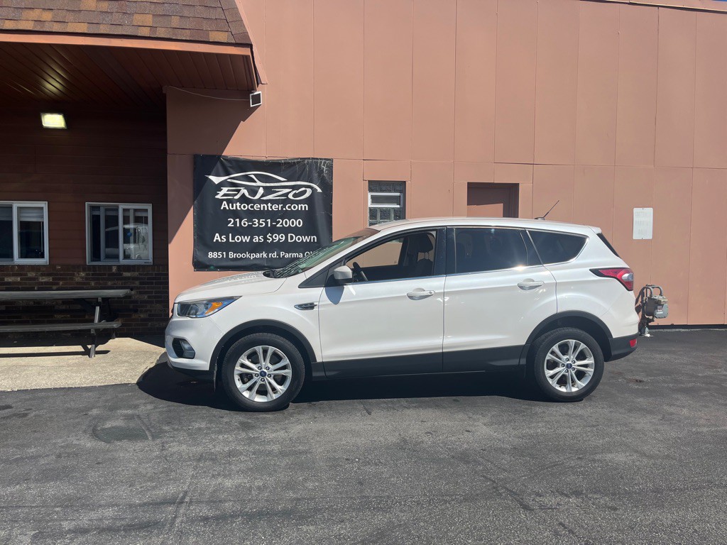 2017 Ford Escape Image 2