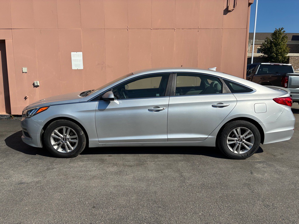 2015 Hyundai Sonata Image 2