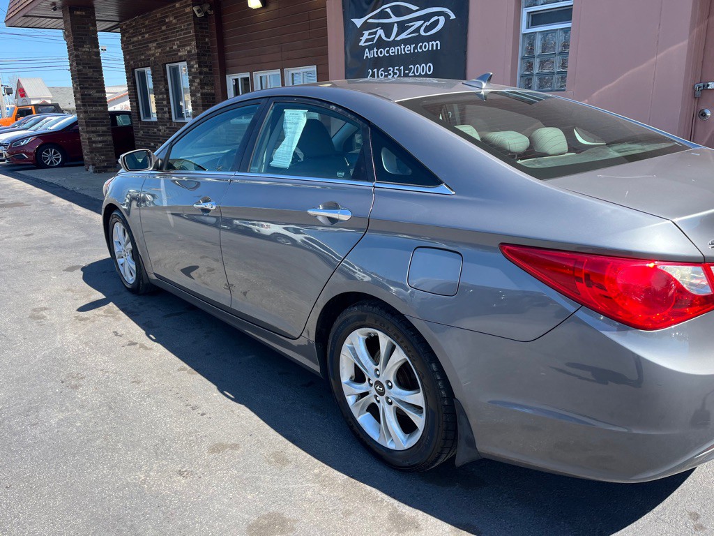 2011 Hyundai Sonata Image 9