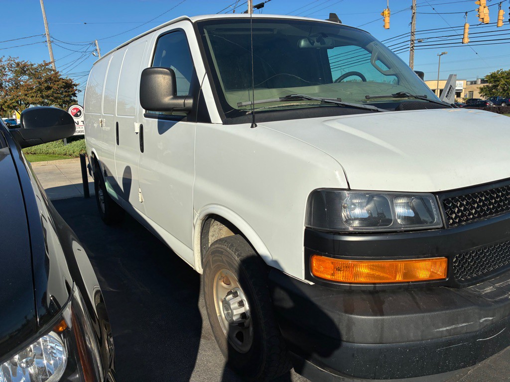 2018 Chevrolet Express Image 3