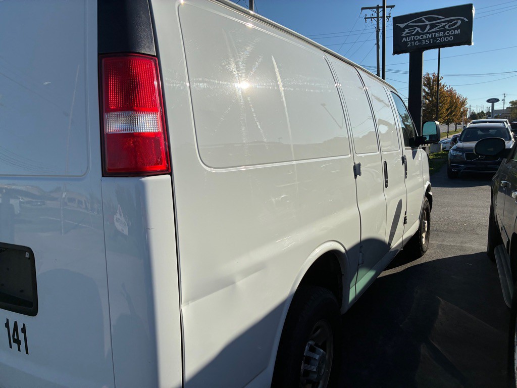 2018 Chevrolet Express Image 4