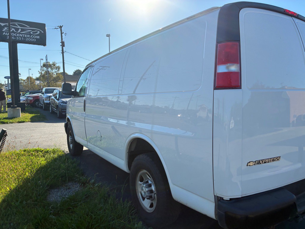 2018 Chevrolet Express Image 6