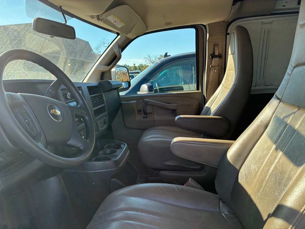 2018 Chevrolet Express Image 8