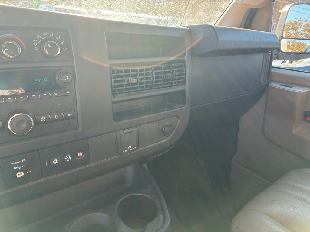 2018 Chevrolet Express Image 14