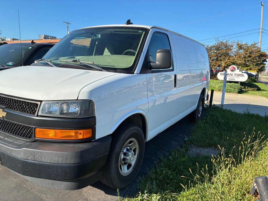 2018 Chevrolet Express Image 1