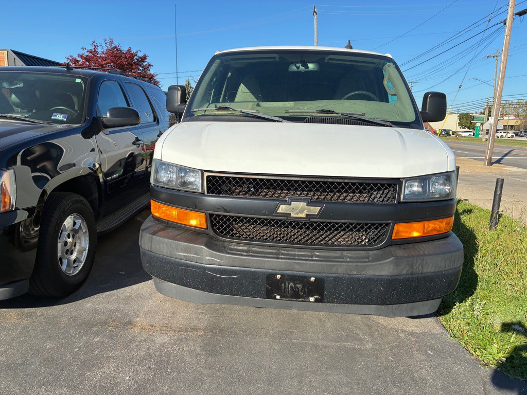 2018 Chevrolet Express Image 2