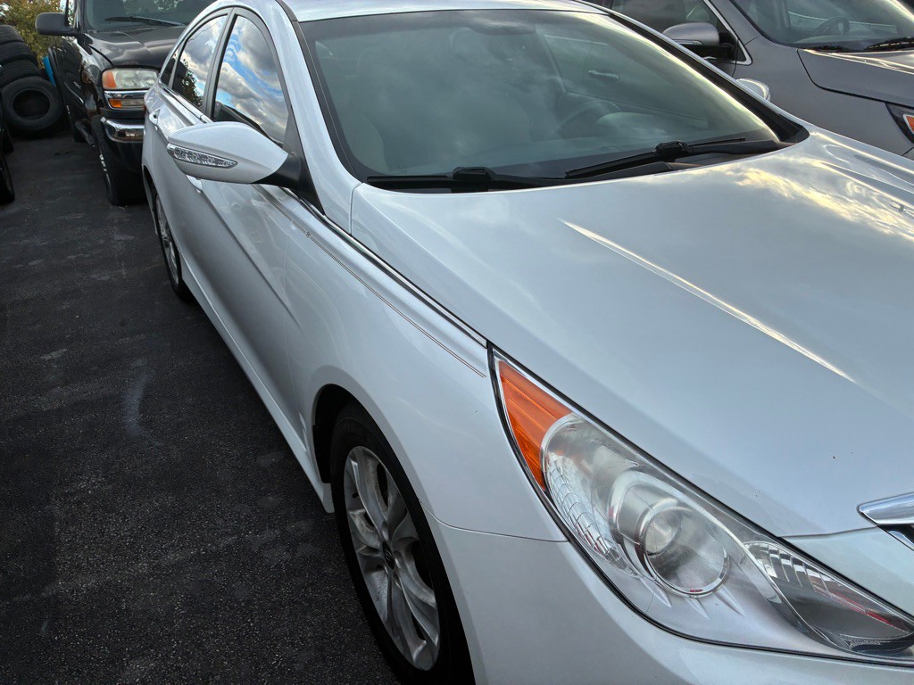 2014 Hyundai Sonata Image 2