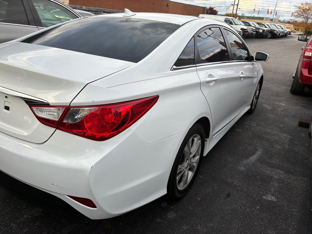 2014 Hyundai Sonata Image 3