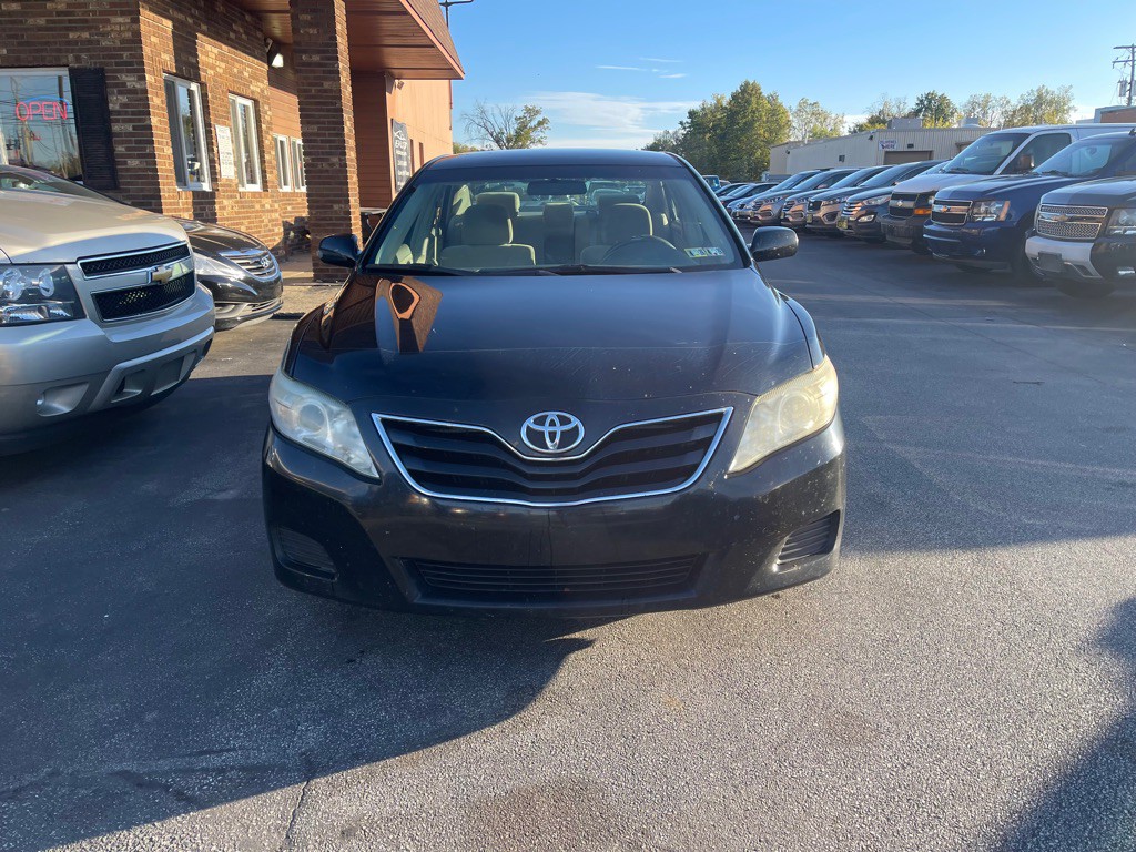 2011 Toyota Camry Image 2