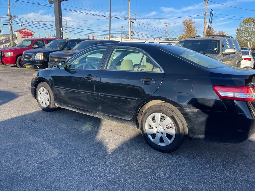 2011 Toyota Camry Image 6