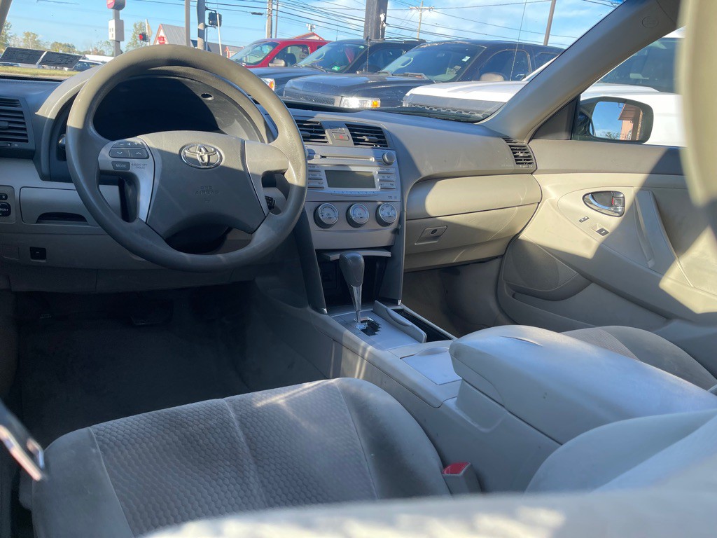 2011 Toyota Camry Image 8