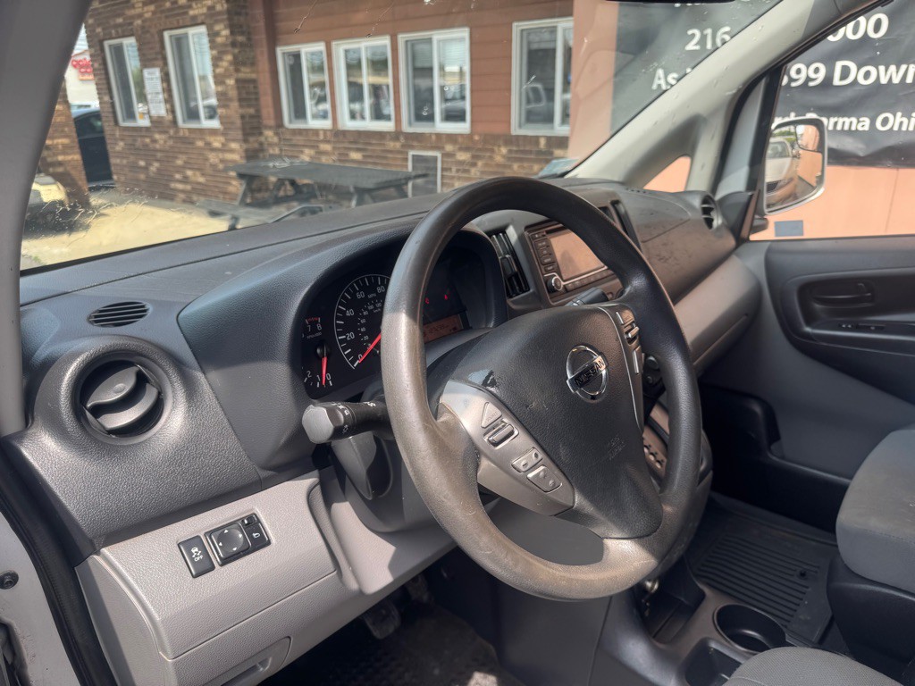 2018 Nissan NV200 Image 28