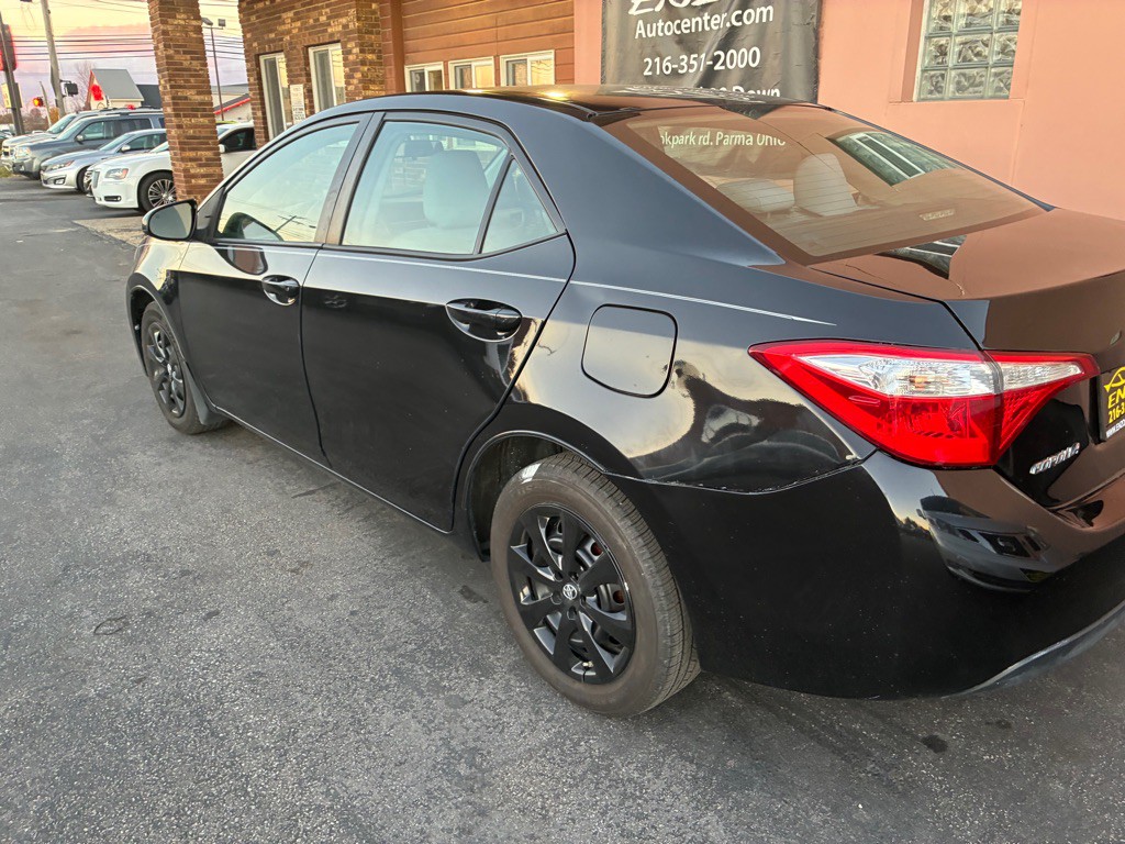 2016 Toyota Corolla Image 8