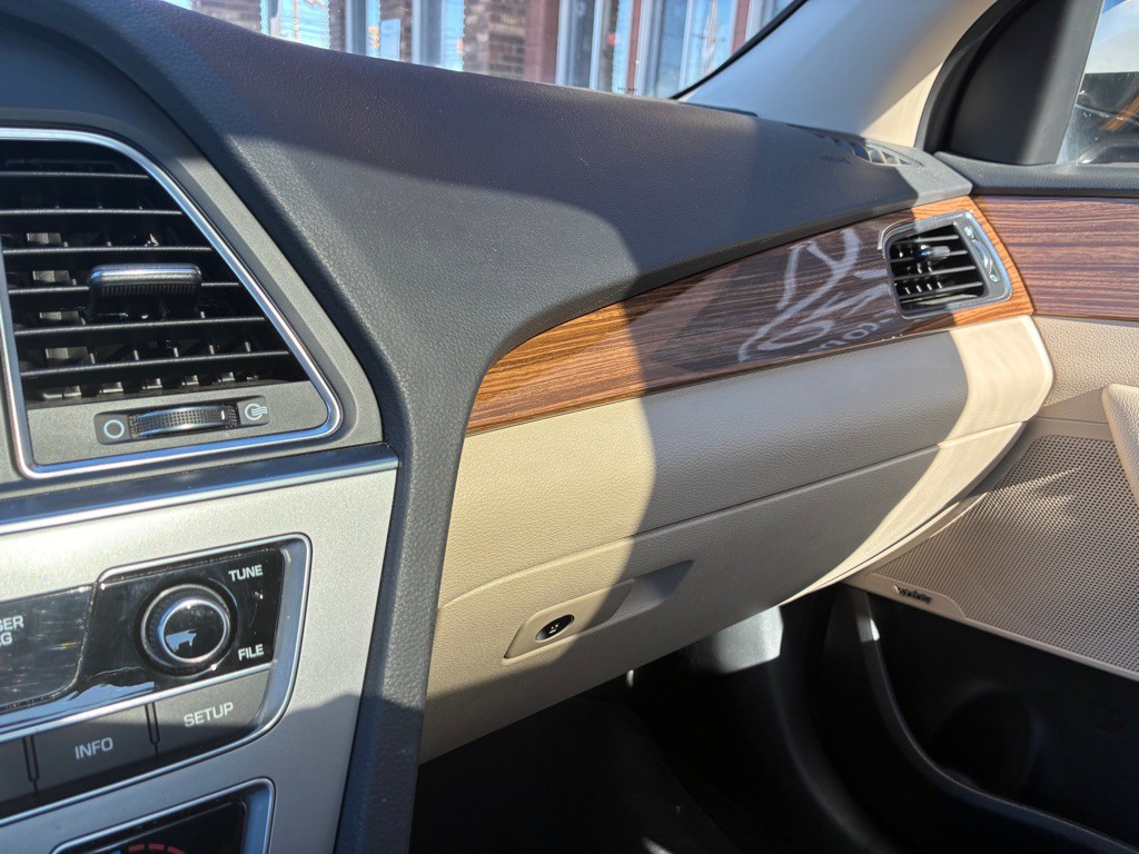 2015 Hyundai Sonata Image 17