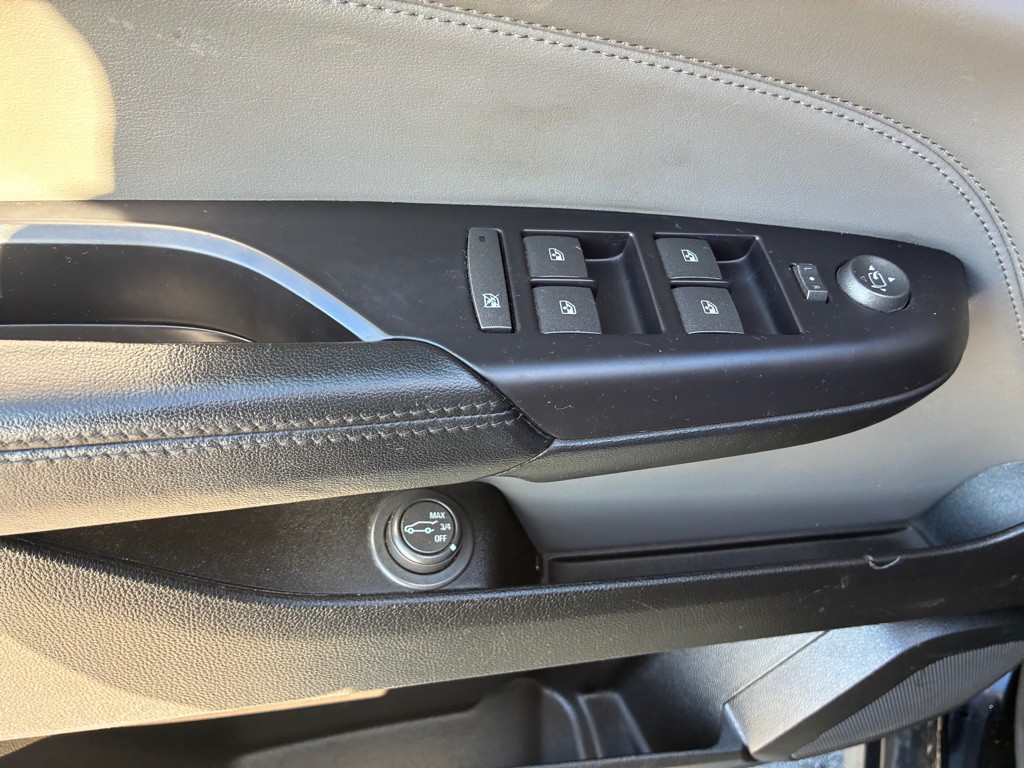 2011 Cadillac SRX Image 12