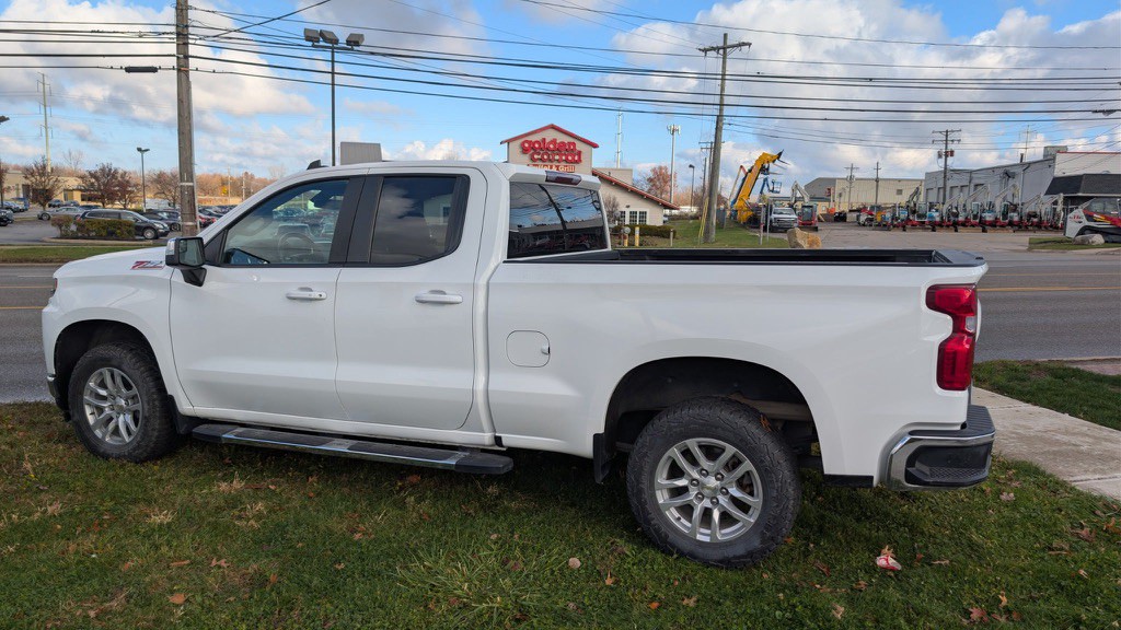 2021 Chevrolet Silverado 1500 Image 2