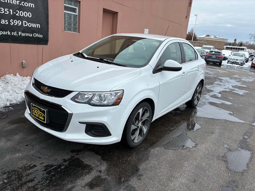2017 Chevrolet Sonic Image 3