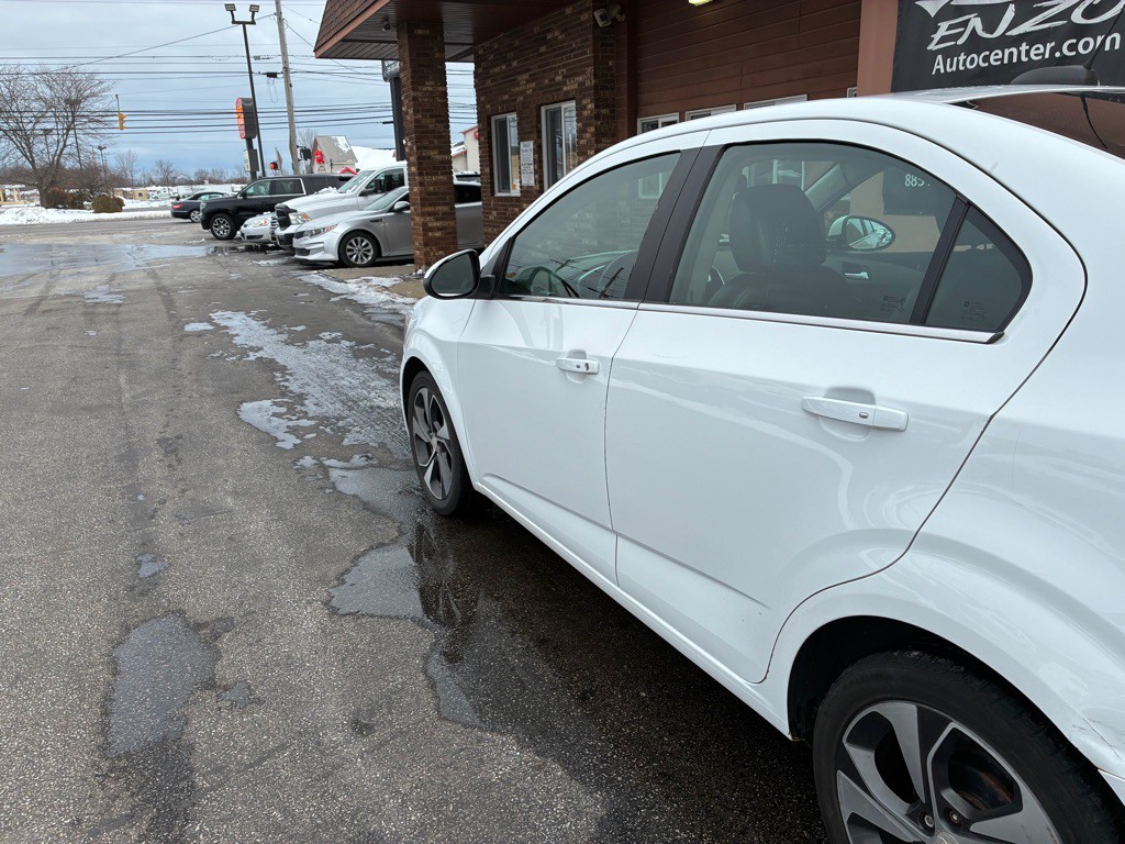 2017 Chevrolet Sonic Image 10