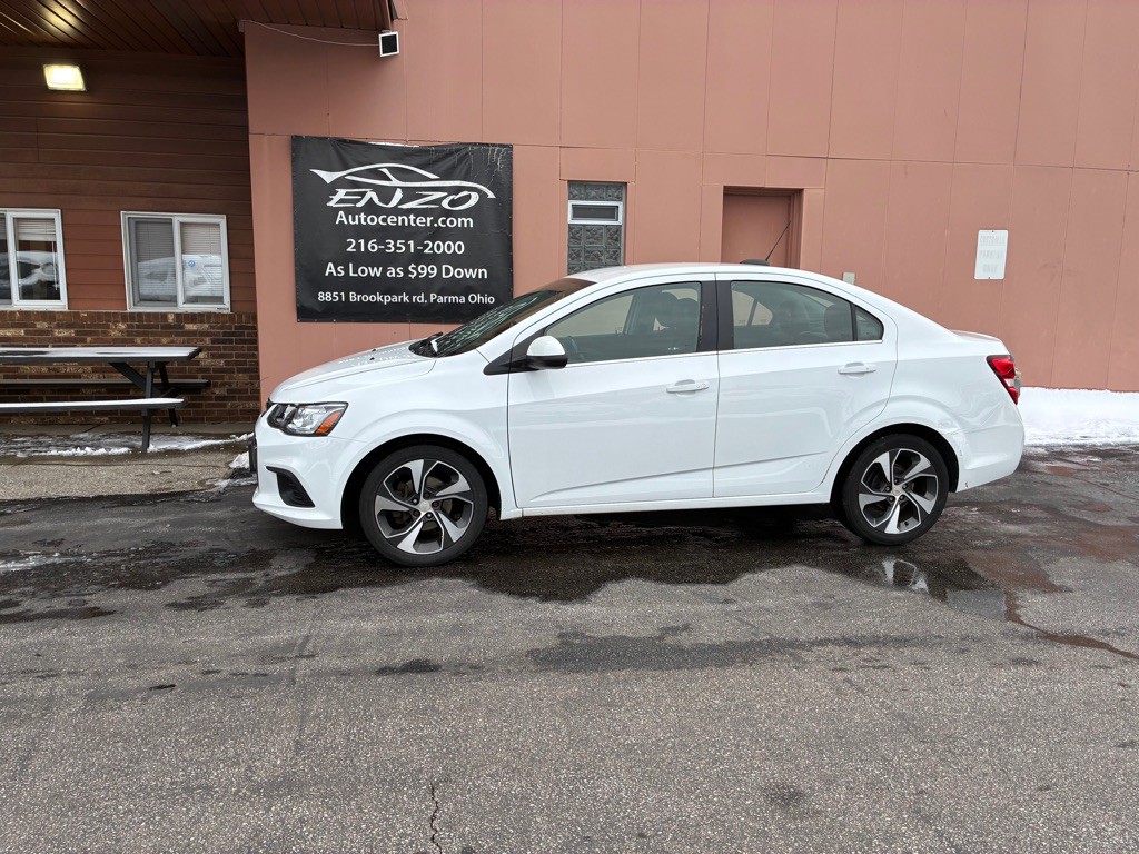2017 Chevrolet Sonic Image 2