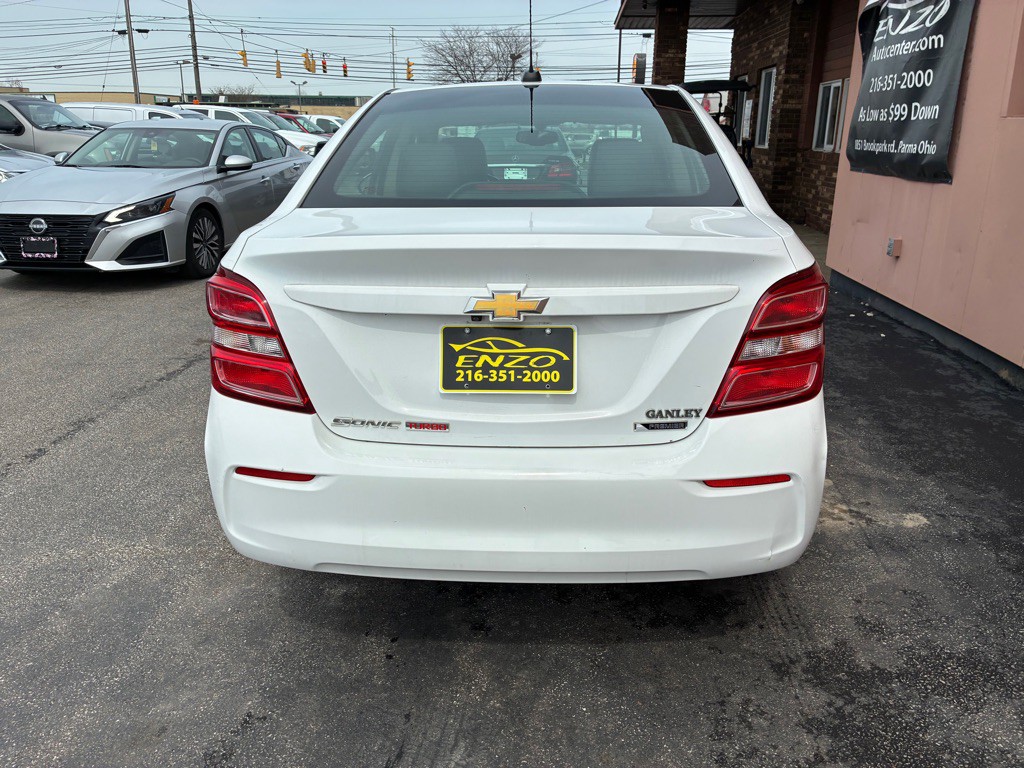 2017 Chevrolet Sonic Image 2