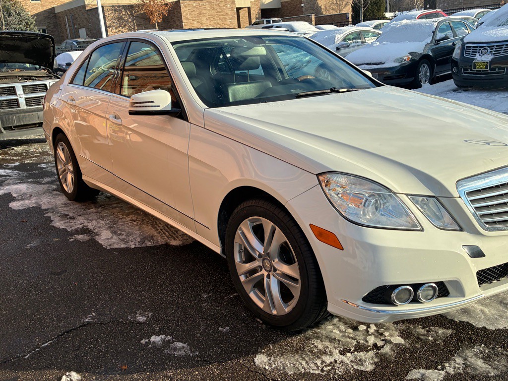 2011 Mercedes-Benz E-Class Image 3