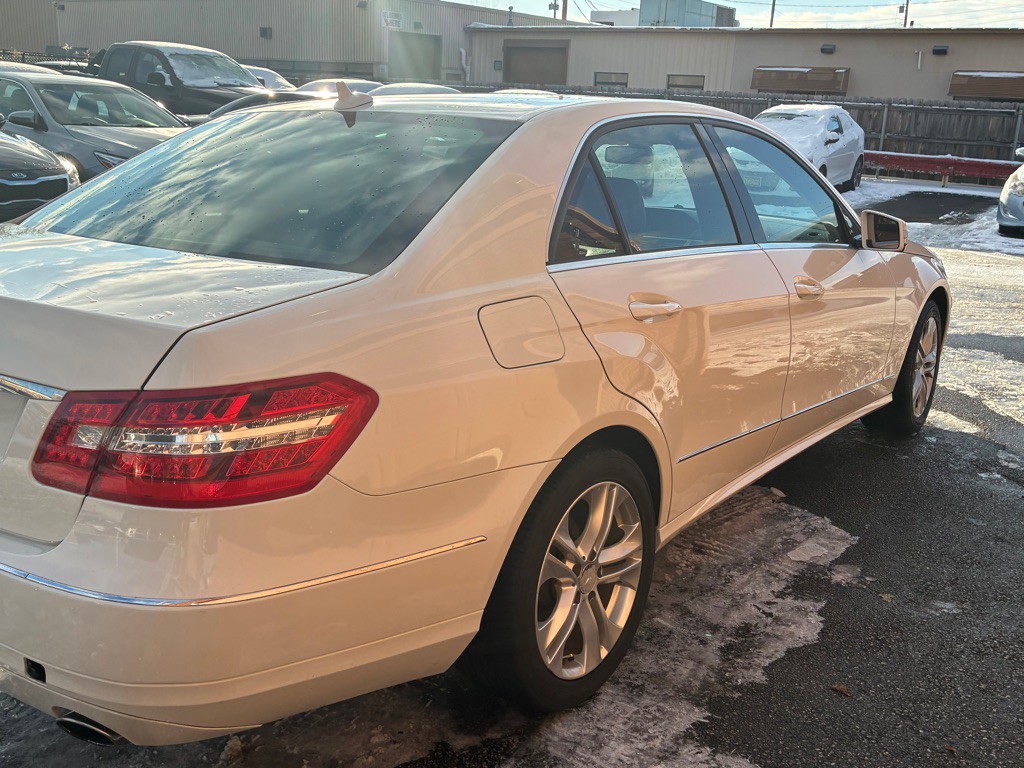 2011 Mercedes-Benz E-Class Image 4
