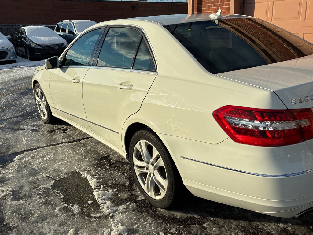 2011 Mercedes-Benz E-Class Image 6