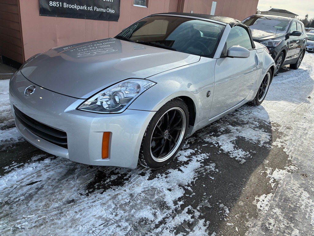 2007 Nissan 350Z Image 2