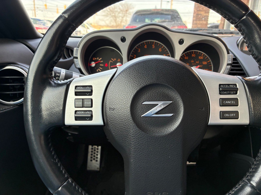 2007 Nissan 350Z Image 11