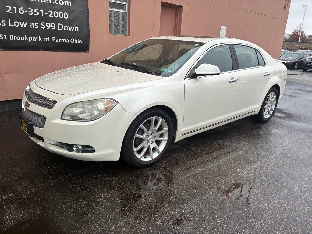2010 Chevrolet Malibu Image 2