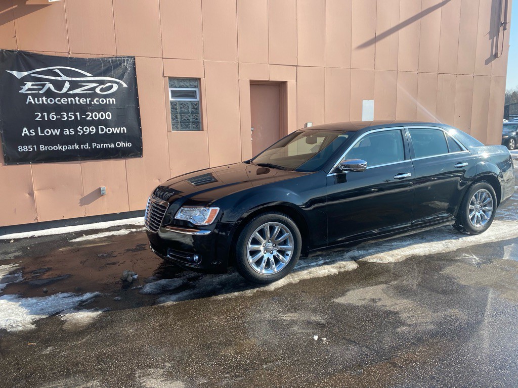 2014 Chrysler 300 Image 1