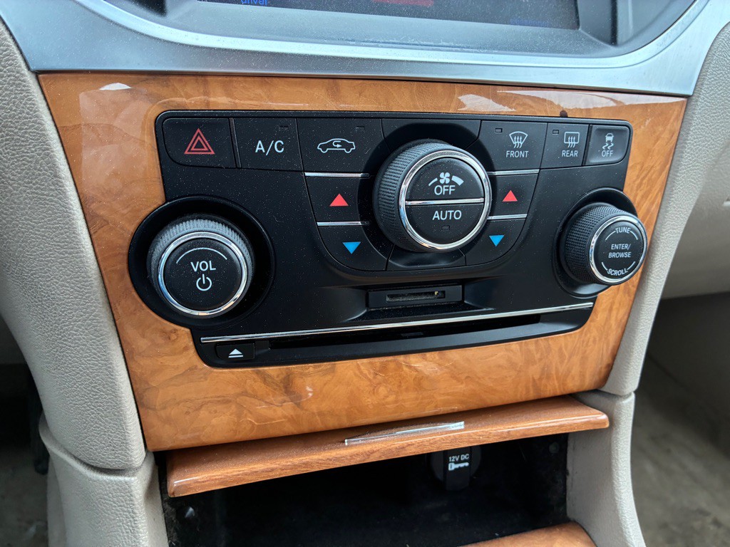 2014 Chrysler 300 Image 11