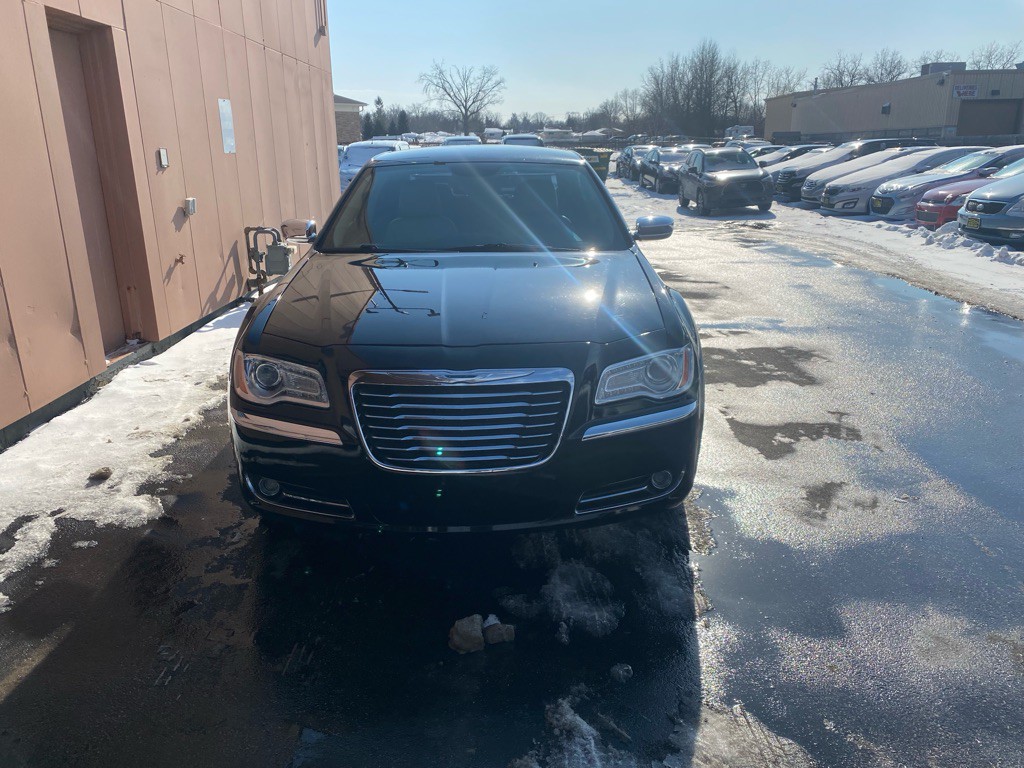 2014 Chrysler 300 Image 16