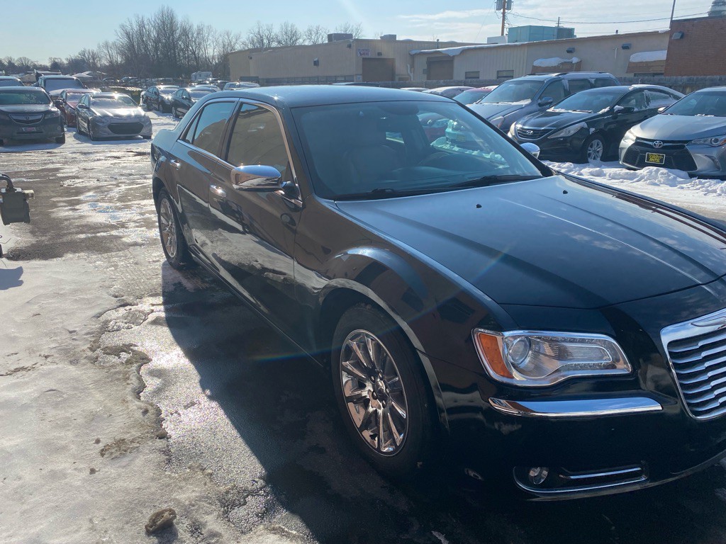 2014 Chrysler 300 Image 17